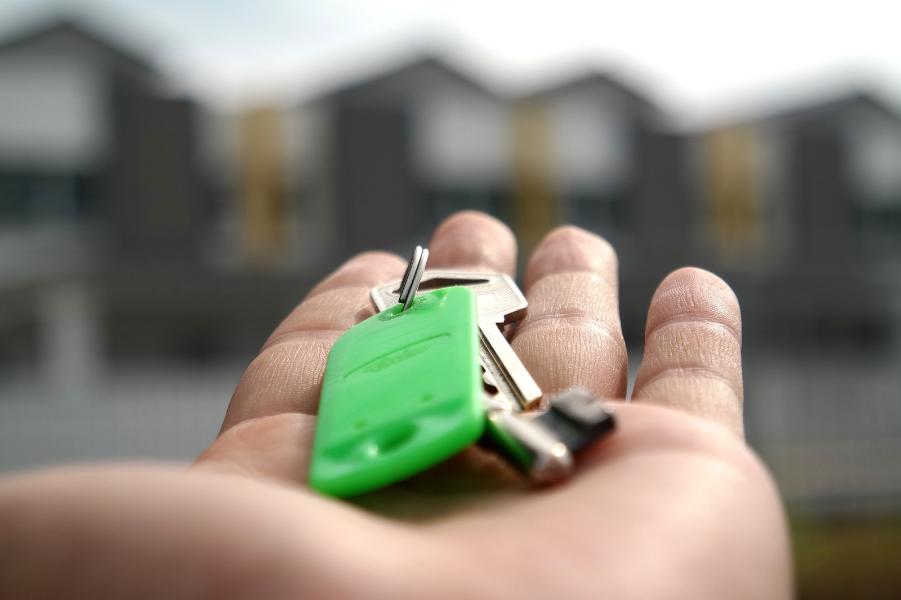 A hand with keys in the middle of the palm.